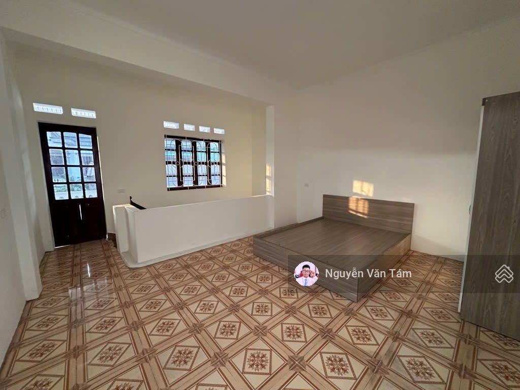 Siêu đẹp siêu rẻ chính chủ cần tiền bán đất quang minh  tặng luôn nhà 2 tầng