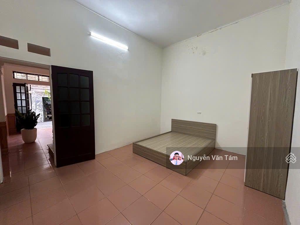 Siêu đẹp siêu rẻ chính chủ cần tiền bán đất quang minh  tặng luôn nhà 2 tầng