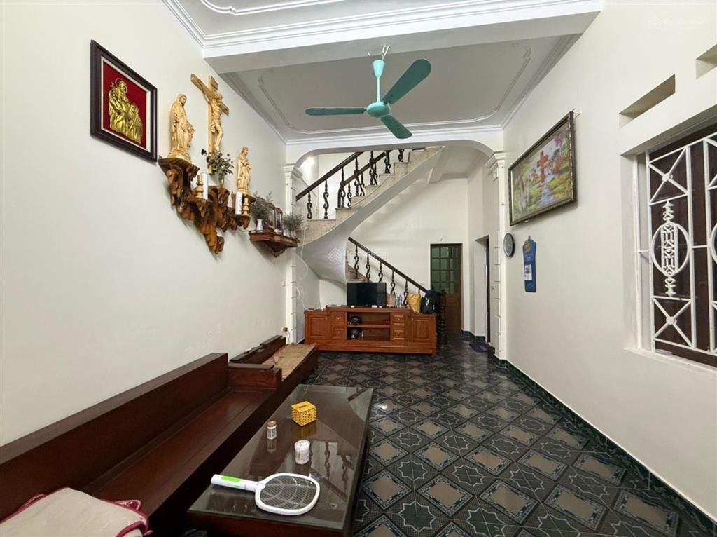Rẻ nhất khu vực  cần tiền chính chủ bán gấp . nhà 3 tầng . đường võ văn kiệt , tt quang minh 