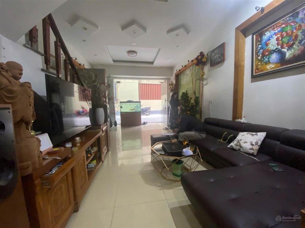 Rẻ nhất khu vực  cần tiền chính chủ bán gấp . nhà 3 tầng . đường võ văn kiệt , tt quang minh 