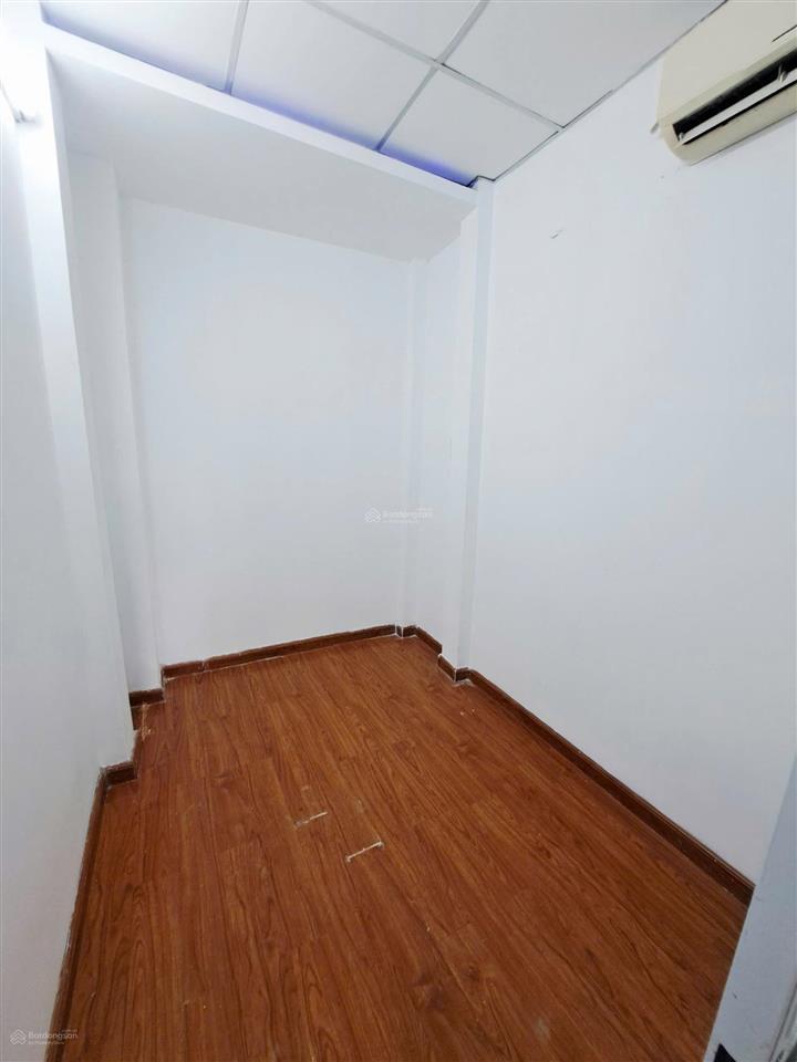 Bán nhà riêng 711/5/3/6 lũy bán bích 2,35 tỷ, 18m2, 2pn, 1wc