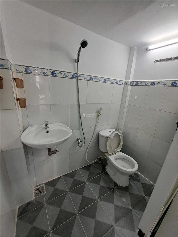 Bán nhà riêng 711/5/3/6 lũy bán bích 2,35 tỷ, 18m2, 2pn, 1wc