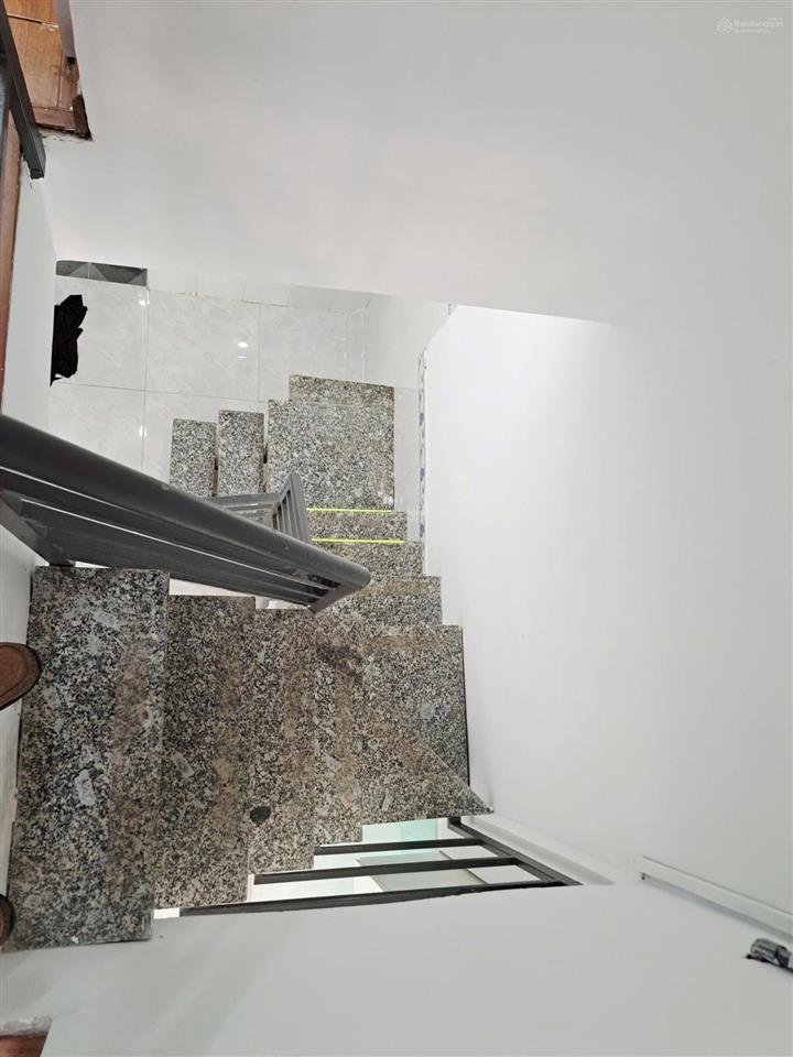 Bán nhà riêng 711/5/3/6 lũy bán bích 2,35 tỷ, 18m2, 2pn, 1wc