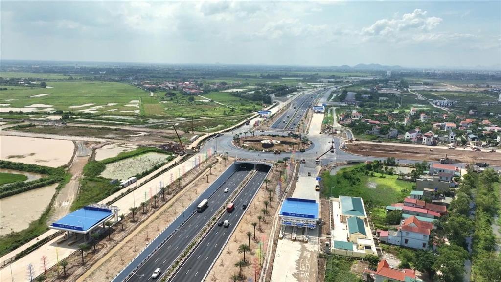 Căn góc f235 đẹp nhất ,2 mặt tiền diện tích 142.4m2 flora avenue liền kề giãn xây full giá 13,9 tỷ