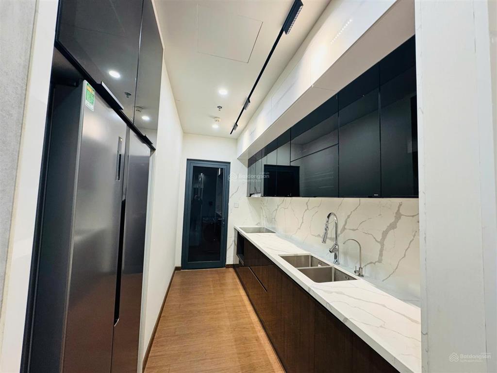 Hot nhà mới bàn giao! cho thuê căn hộ paragon  cầu giấy. 110m2  3 ngủ  đủ đồ đẹp. 18 triệu.