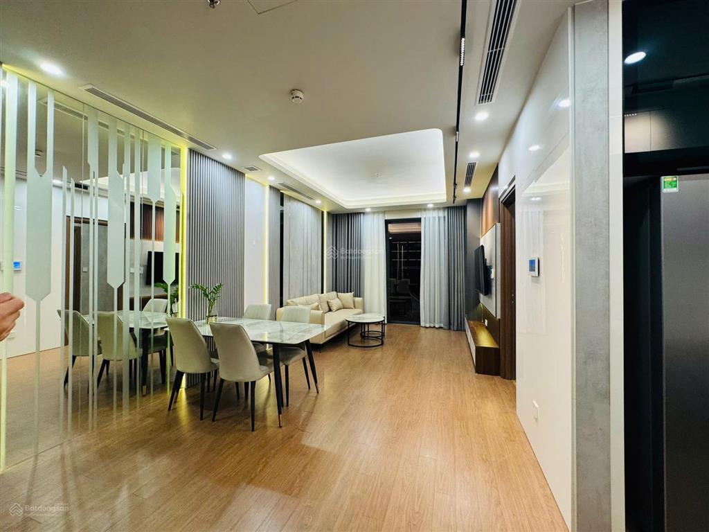 Hot nhà mới bàn giao! cho thuê căn hộ paragon  cầu giấy. 110m2  3 ngủ  đủ đồ đẹp. 18 triệu.