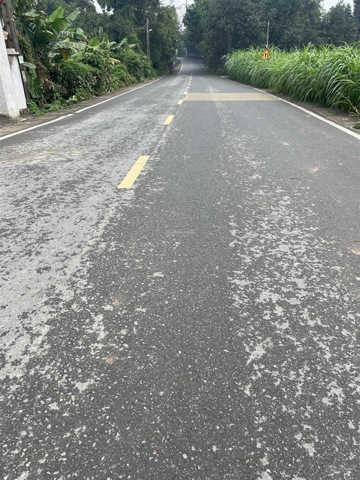 Bán đất bám hồ đồng mô tay chạm nước