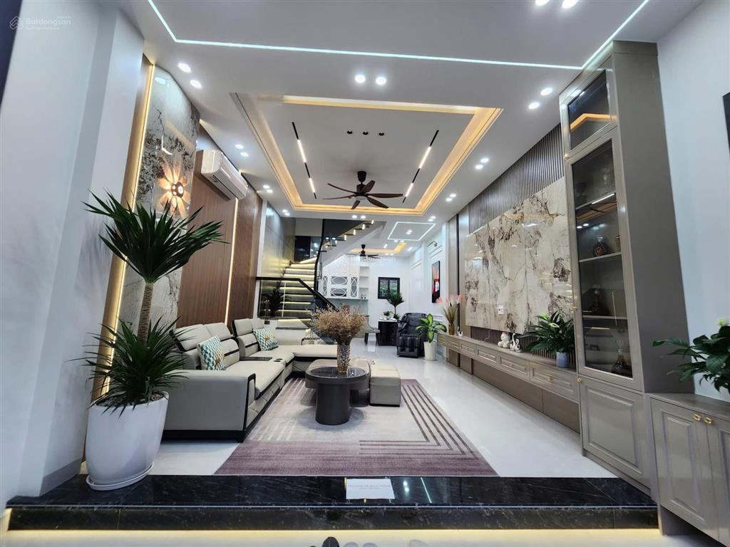 Đẹp từ ngoại thất mê từ nội thất!
căn nhà 4 tầng mặt đường tdp quỳnh hoàng  phường an dương  hp