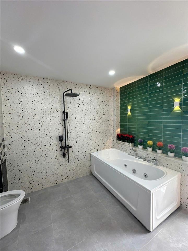 Bán nhà mới xây 6 tầng, đẹp lung linh, có thang máy, tại phan huy ích, 12 tỷ, 8pn, 9wc