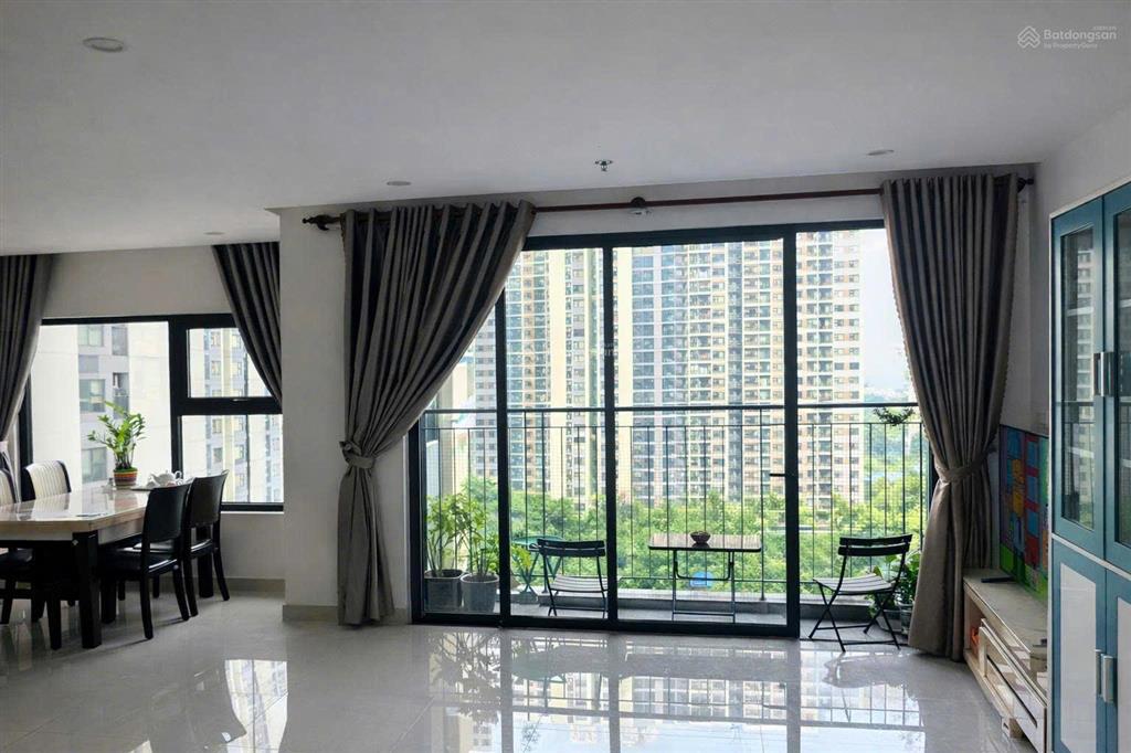 Bán nhanh 2pn+ full nội thất gỗ sịn  sổ sẵn  giá rẻ cho khách thiện chí tại vinhomes grand park