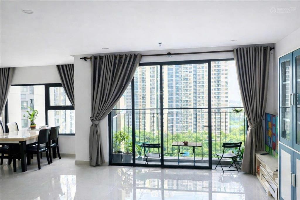 Bán nhanh 2pn+ full nội thất gỗ sịn  sổ sẵn  giá rẻ cho khách thiện chí tại vinhomes grand park