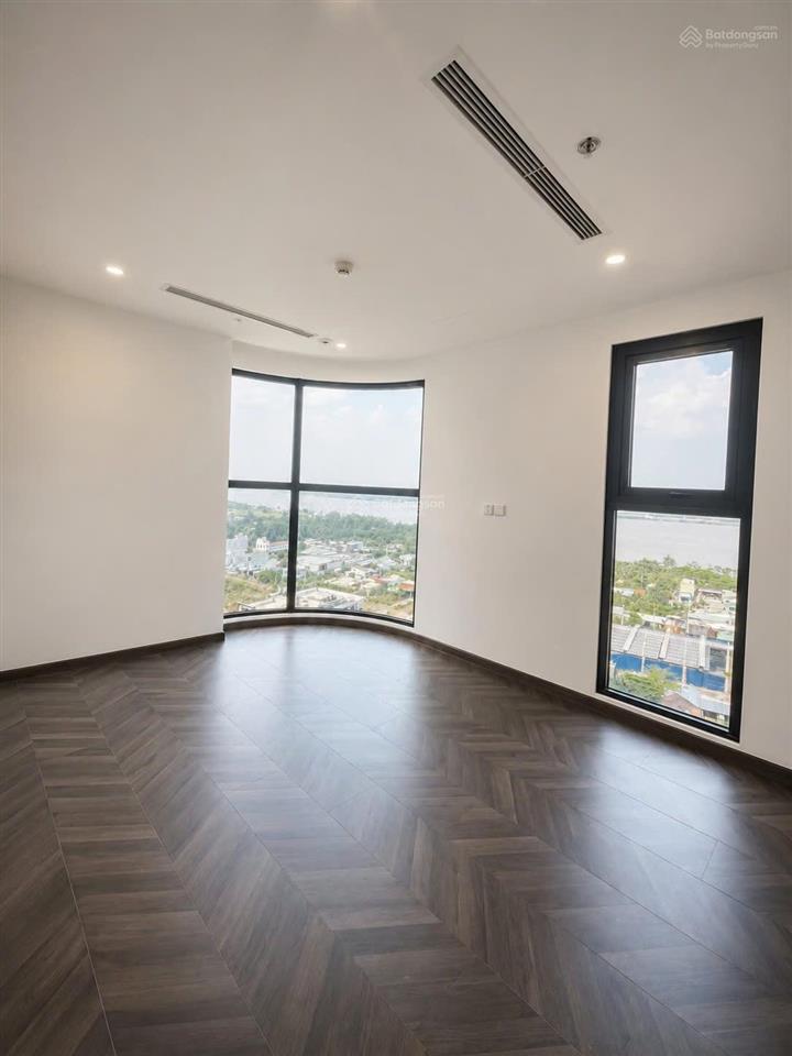 Cần tiền bán nhanh căn góc bo cong 2pn chỉ 66tr/m2 tại beverly vinhomes grand park