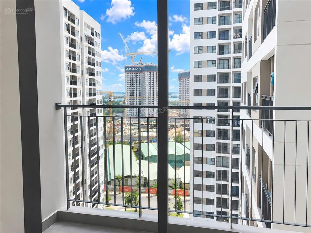Chính chủ muốn bán gấp căn 2pn sổ sẵn, tầng trung tại phân khu origami vinhomes grand park