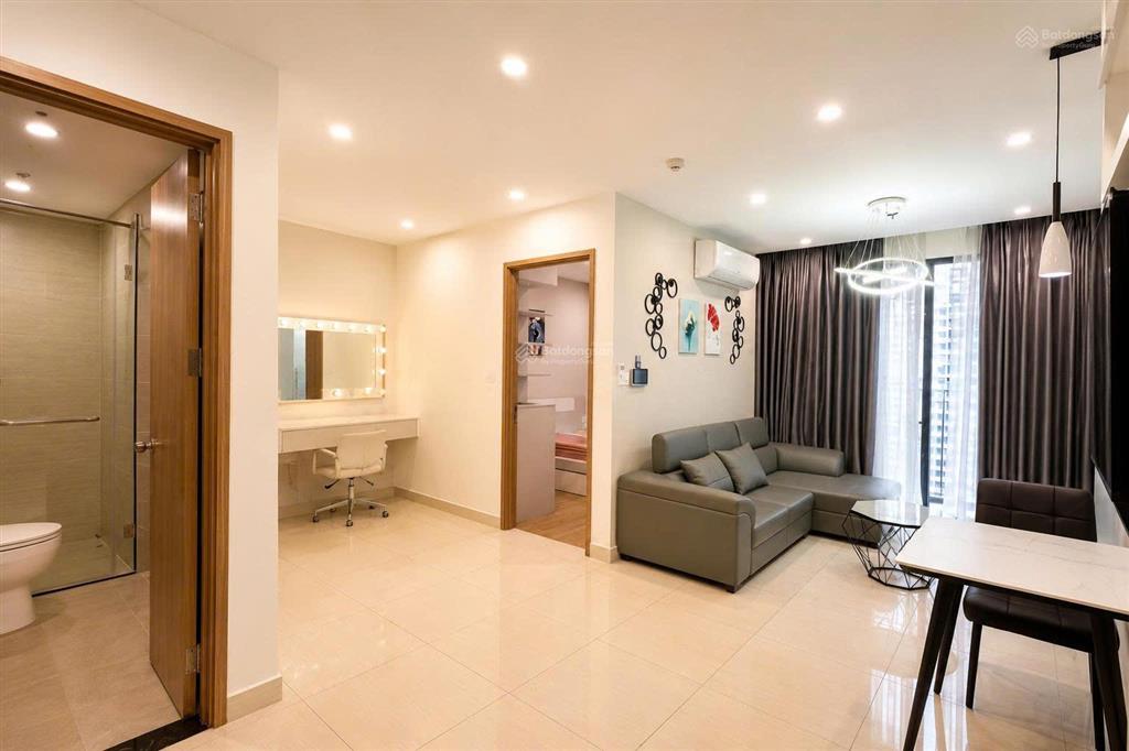 Gia đình chuyển công tác nên cần bán lại căn 1n+ đang ở rất giữ gìn tại rainbow vinhomes grand park