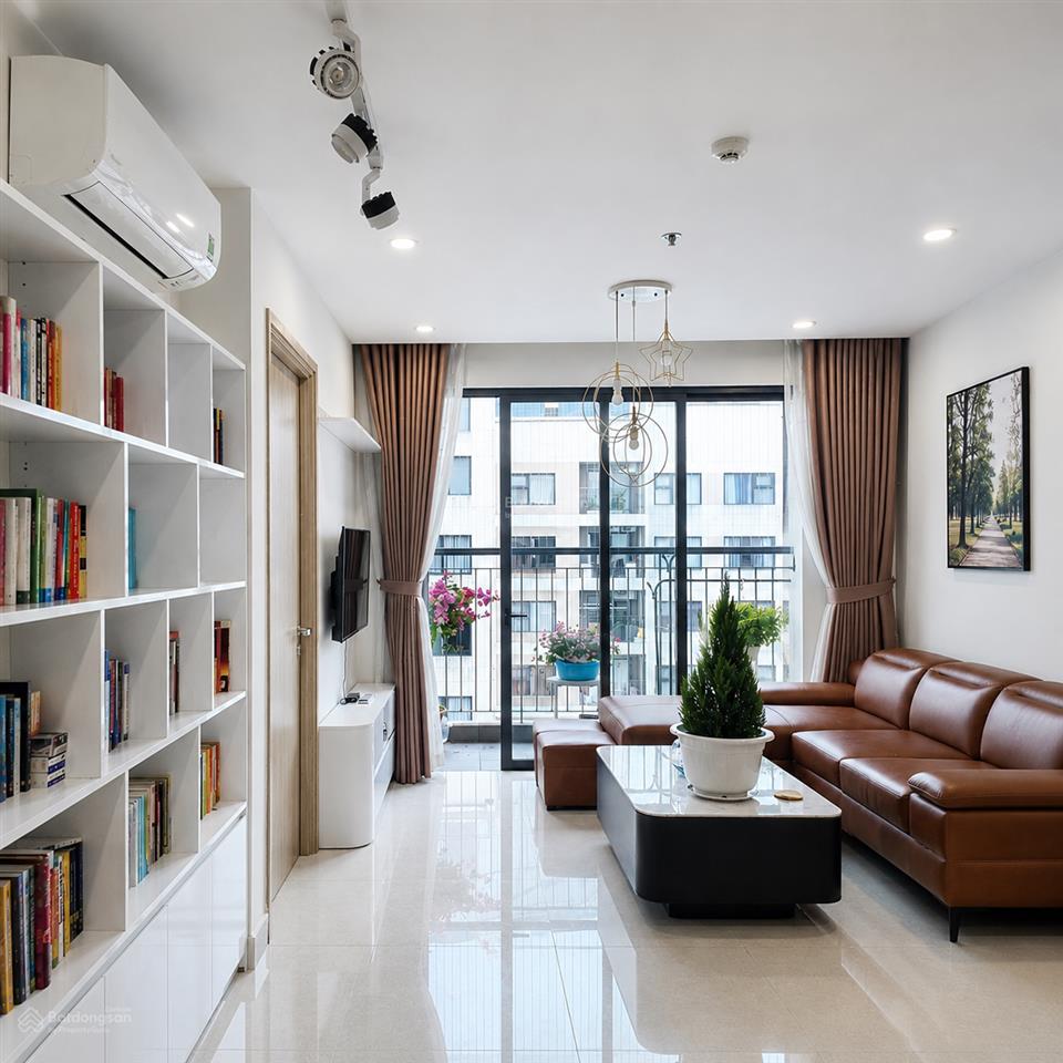 Gia đình cần chuyển nhượng căn 2pn2wc đã hoàn thiện đầy đủ nội thất tại vinhomes ocean park.
