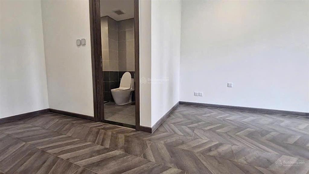Giá thấp hơn giá thị trường, chủ gửi căn 2n2wc 79m2, full đồ tại the beverly  vinhomes grand park