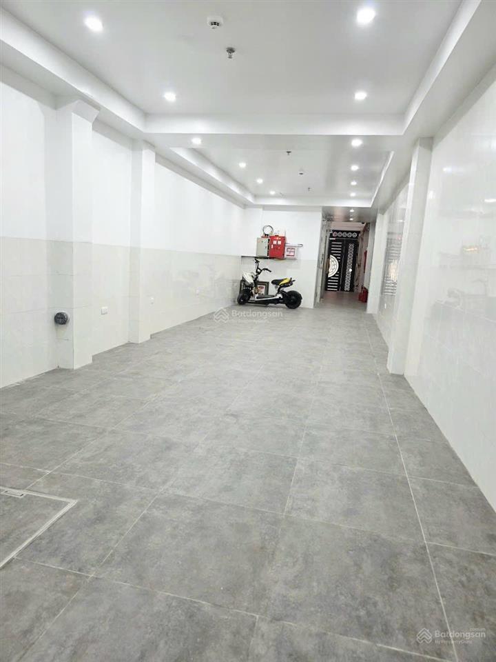 Cho thuê căn hộ ccmn có ban công, 1 ngủ, 1 khách có thang máy, 5m ra ô tô tại khương đình