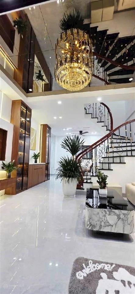 Nhà định công 40m 4tầng mt4.5m 4pn thiết kế đẹp nội thất sang trọng về chỉ vc ở vị trí đẹp gần ô to