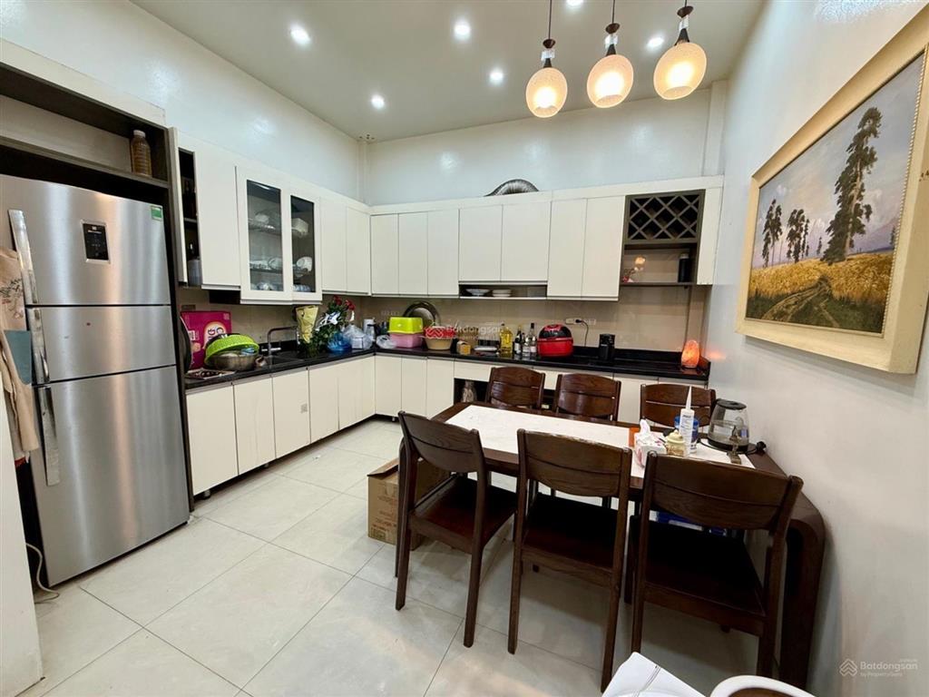 Bán nhà phân lô phố lê trọng tấn 47m 4 tầng 4pn dân xây ô tô đỗ cổng khu dân trí cao toàn cán bộ