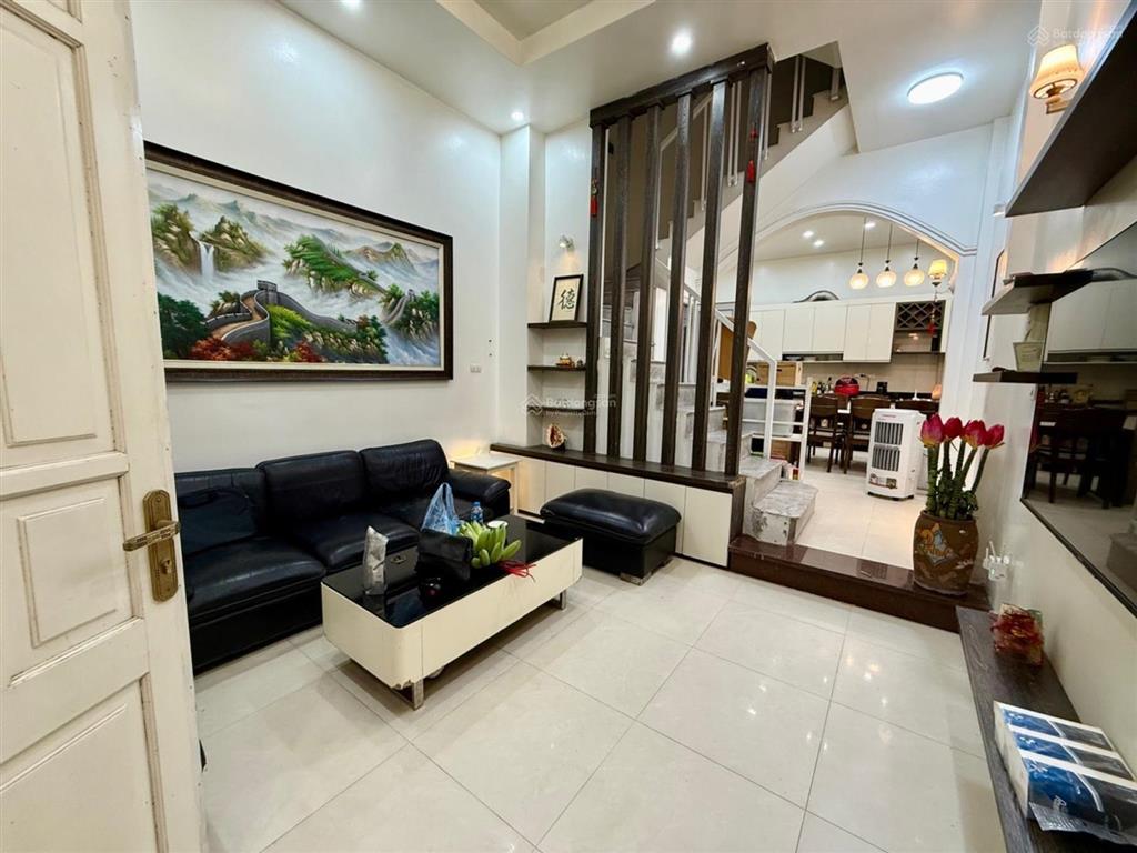 Bán nhà phân lô phố lê trọng tấn 47m 4 tầng 4pn dân xây ô tô đỗ cổng khu dân trí cao toàn cán bộ