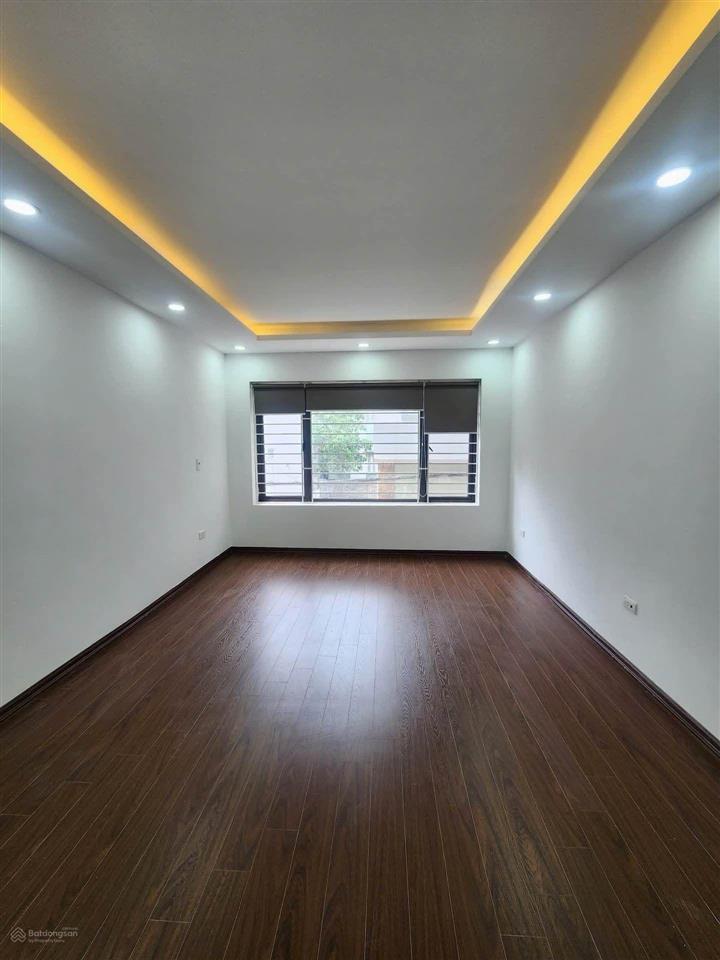 Cho thuê nhà 60m 5 tâng 6 ngủ vị trí đẹp ở và kết hợp làm văn phòng công ty nhà đẹp có vỉa hè để xe