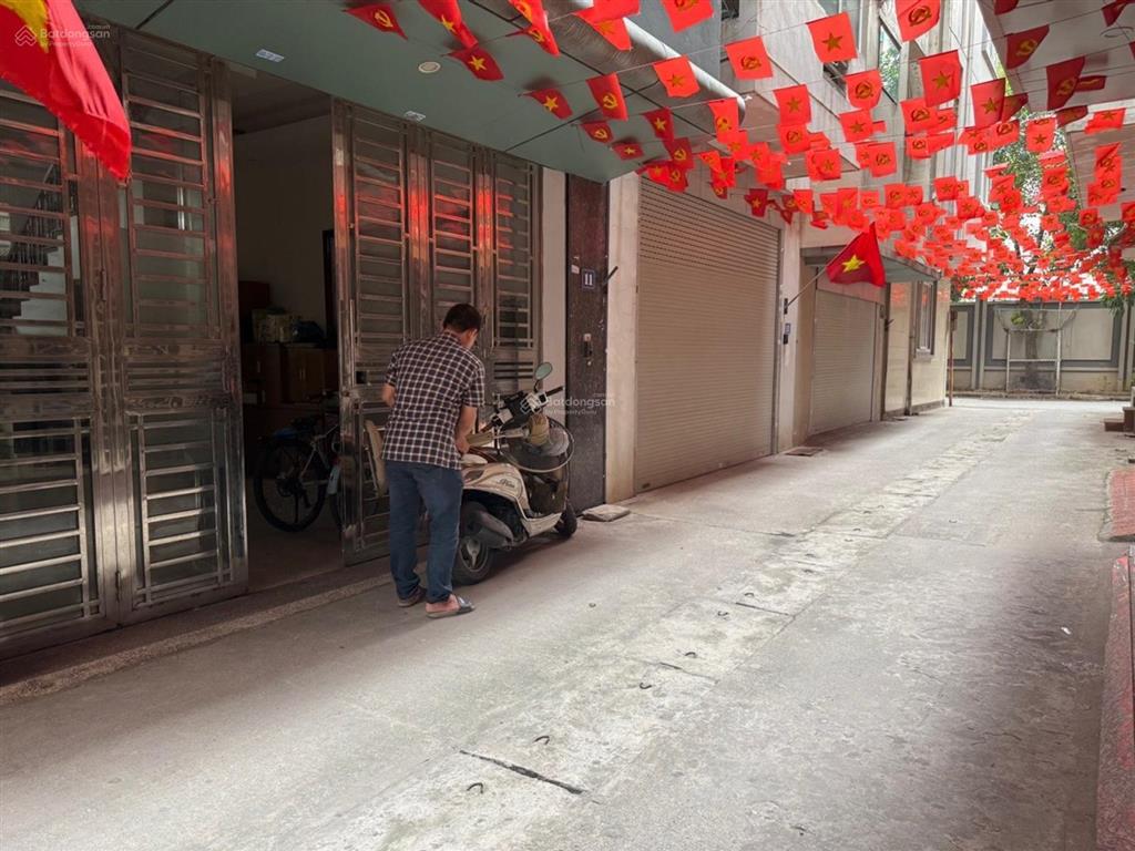 Bán nhà phố lê trọng tấn 70m 5 tầng mt5m ô tô vào nhà có ô chờ thang máy nhà dân xây nt toàn gỗ lim