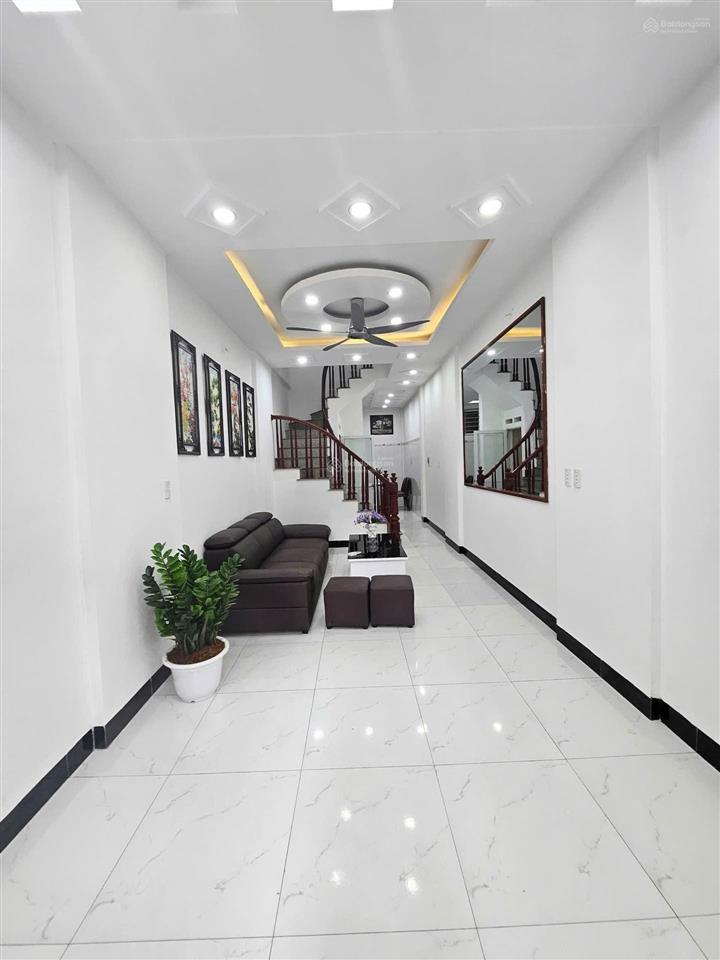 Bán nhà phố đại từ 40m 5tầng mt4m 4pn đường trước nhà 3m vị trí đẹp 30m ra đường ô tô chánh