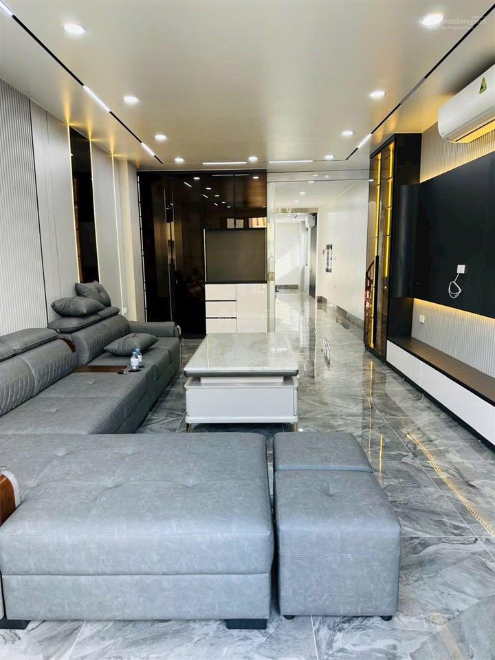 Bán nhà mặt phố chợ đại từ 45m 5 tầng kinh doanh các loại hình trước nhà ô tô đi lại giao thông ổn