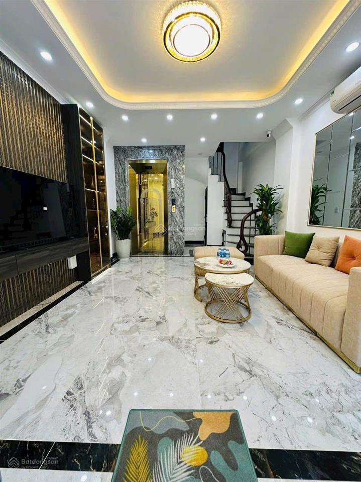 Bán nhà mặt phố chợ đại từ 45m 5 tầng kinh doanh các loại hình trước nhà ô tô đi lại giao thông ổn