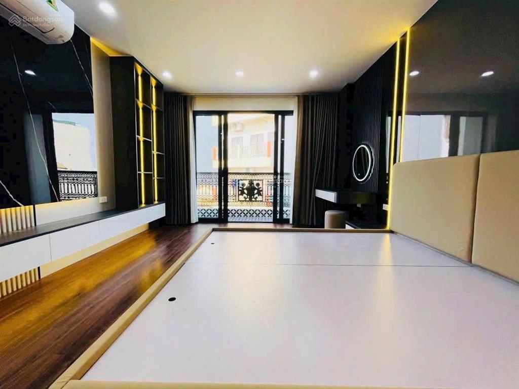 Bán nhà mặt phố chợ đại từ 45m 5 tầng kinh doanh các loại hình trước nhà ô tô đi lại giao thông ổn