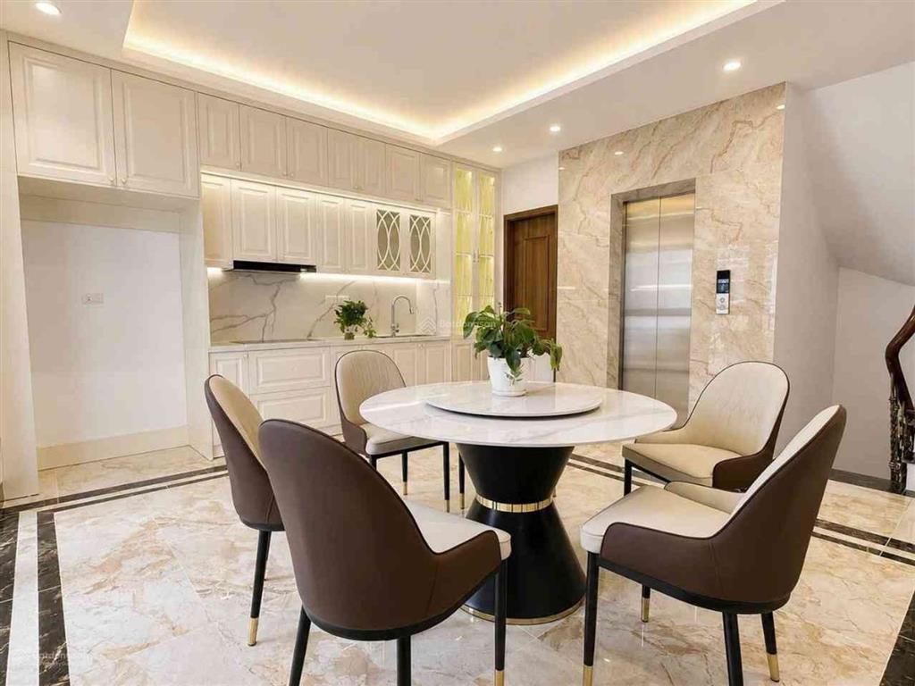 Bán nhà định công 40m2 6tang 4pn thang máy nhà cách ô tô đỗ 10mvị trí khu dân trí cao gần đường 2.5