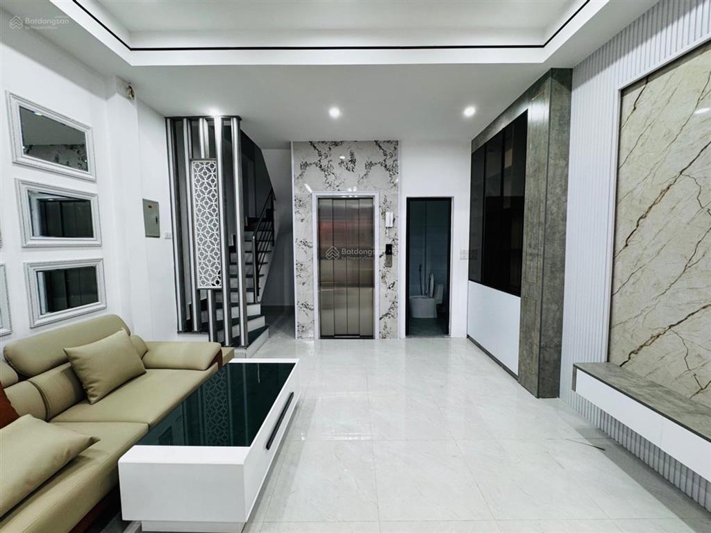 Nhà định công 39m2 6 tầng 4pn thang máy lô góc gần vành đai 2.5 giao thông thuận tiện gần bệnh viện