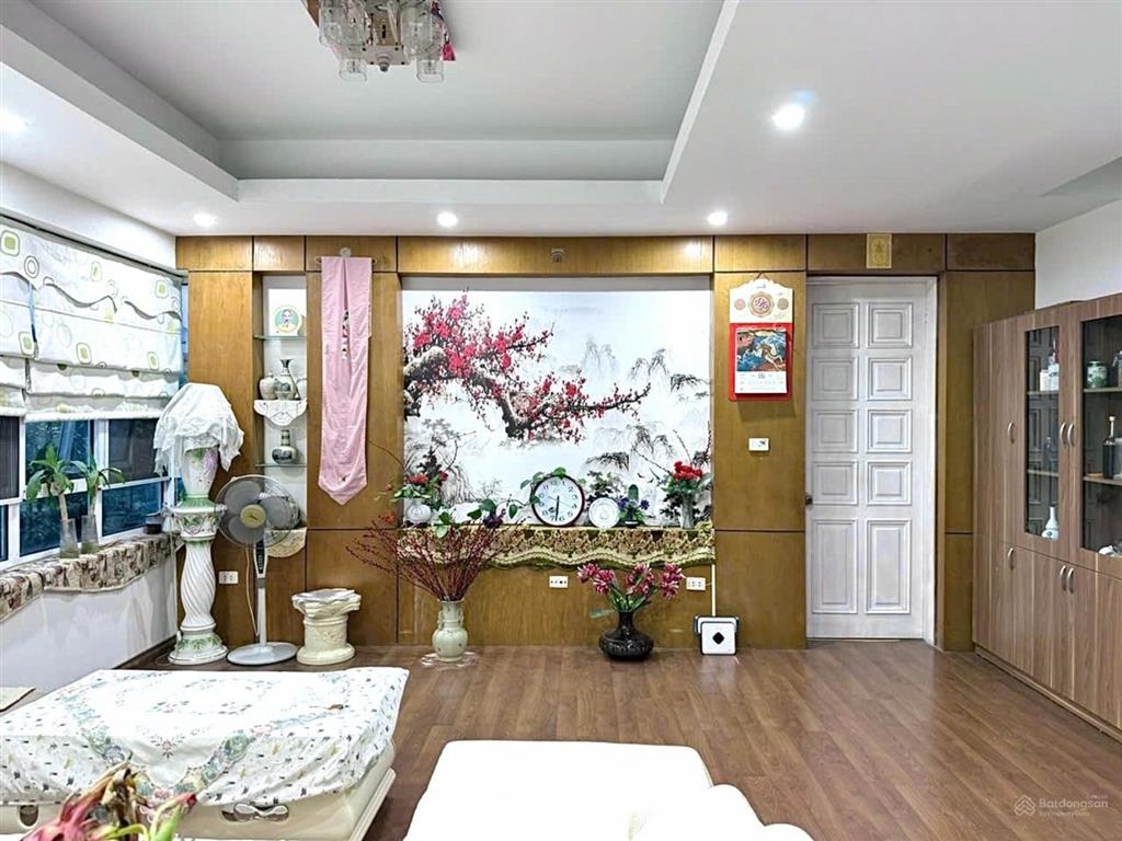 Bán liền kề phố nguyễn lân 95m 5tang mt5.5m thang máy vị tri đẹp view hồ rùa cực thoáng kinh cực ổn