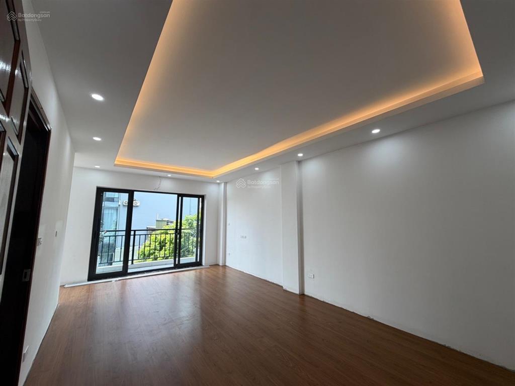 Bán nhà phố giải phóng 58m 7tang mt7m thang máy vị trí đẹp vỉa hè 2 bên ko qh gần hồ linh đàm