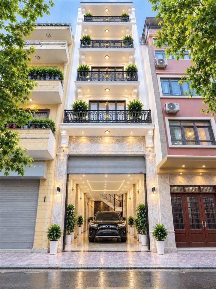 Bán nhà phân lô lô đền lừ 65m 7 tầng mt 5m thang máy nhà tk thông sàn vị trí cực đẹp vỉa hè 2 bên