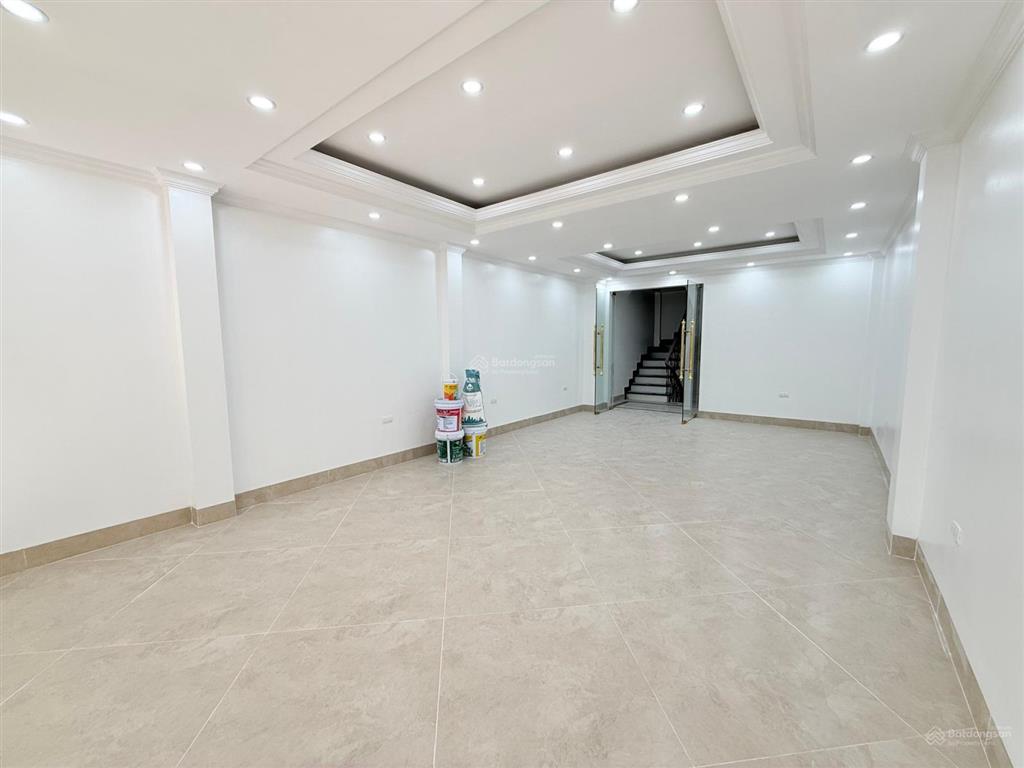 Bán nhà phân lô lô đền lừ 65m 7 tầng mt 5m thang máy nhà tk thông sàn vị trí cực đẹp vỉa hè 2 bên