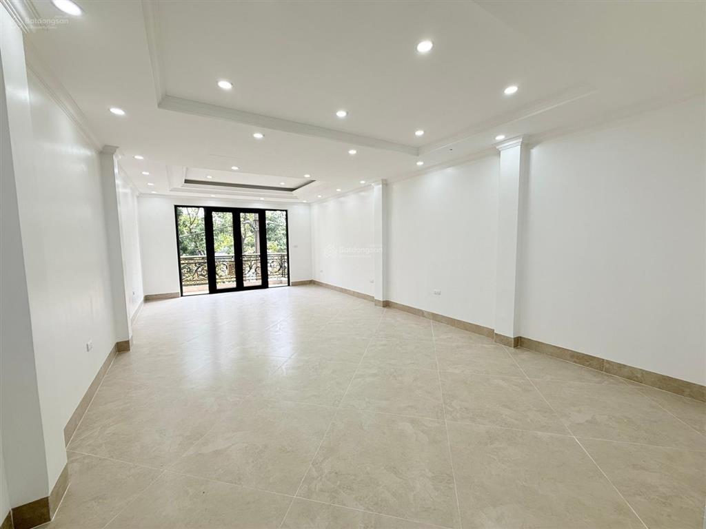 Bán nhà phân lô lô đền lừ 65m 7 tầng mt 5m thang máy nhà tk thông sàn vị trí cực đẹp vỉa hè 2 bên