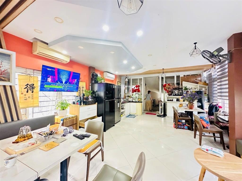 Bán nhà 50m 5t mt8m mặt phố phạm huy thông lô góc view hồ ngọc khánh vị trí đẹp kinh doanh ổn định