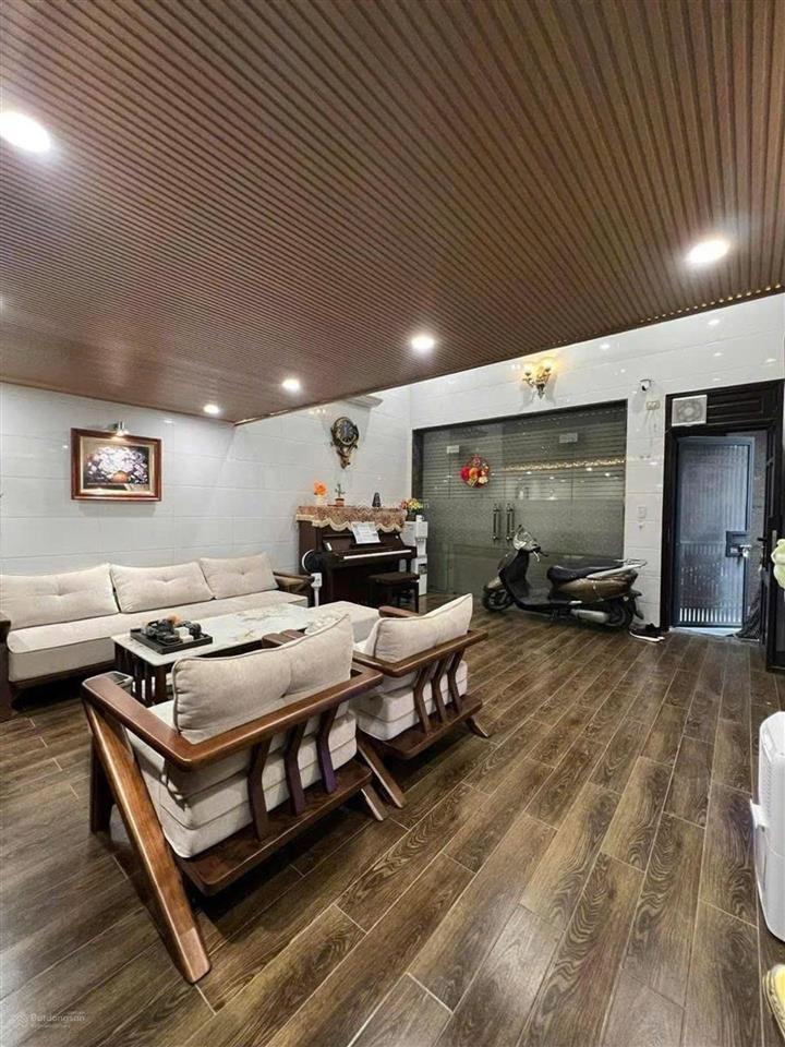Phân lô phố hoàng cầu 45m 4t mt5m ô tô đỗ cửa vị trí đẹp gần hồ hoàng cầu khu dân trí cao khu cán b