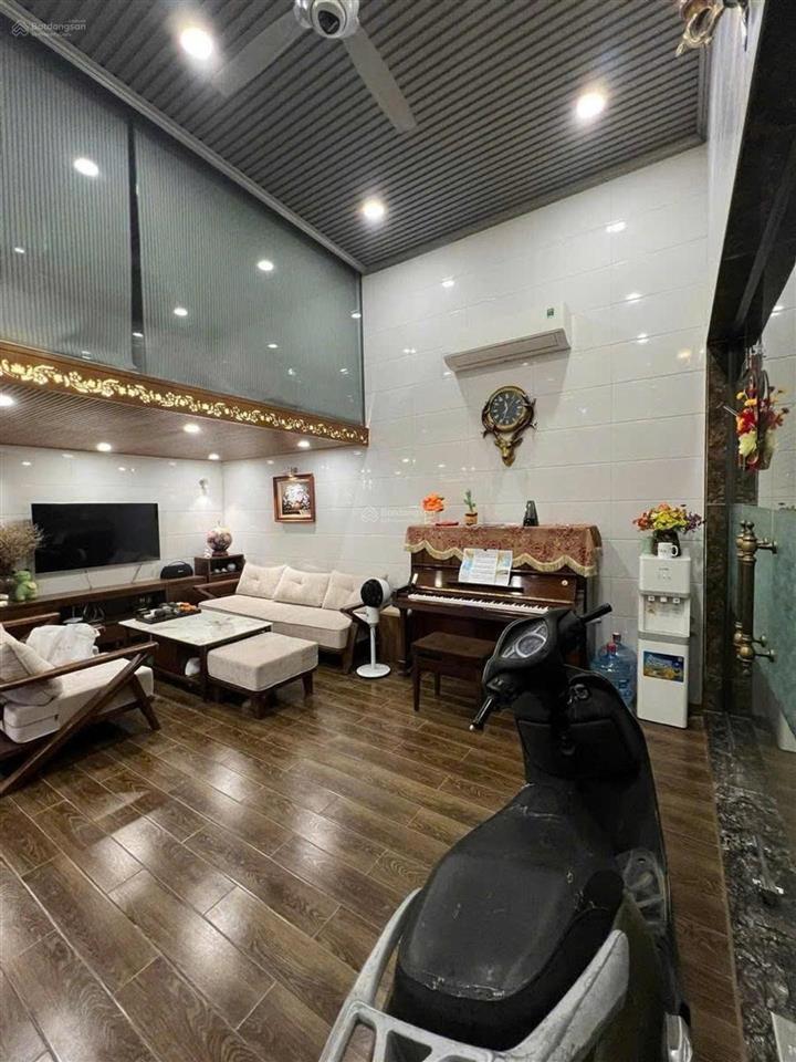 Phân lô phố hoàng cầu 45m 4t mt5m ô tô đỗ cửa vị trí đẹp gần hồ hoàng cầu khu dân trí cao khu cán b