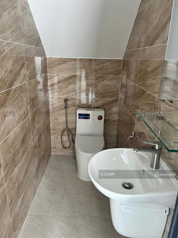 Bán nhà phố 3 tầng mới xây kdc trường lưu, p.long trường, q.9. giá 4,950 tỷ (4pn, 3wc, sổ hồng)