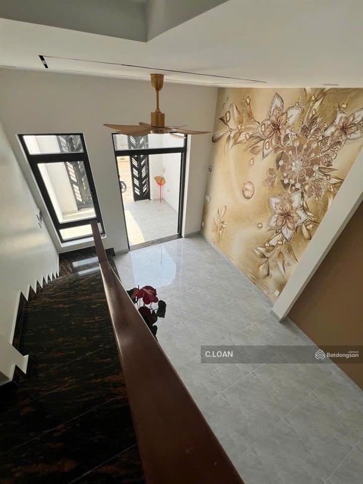 Bán nhà phố 3 tầng mới xây kdc trường lưu, p.long trường, q.9. giá 4,950 tỷ (4pn, 3wc, sổ hồng)