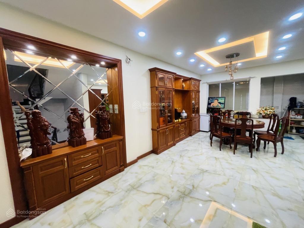 Nhà 120m2  ngang gần 7m khu vip tân sơn nhì  tặng full nội thất cao cấp.
