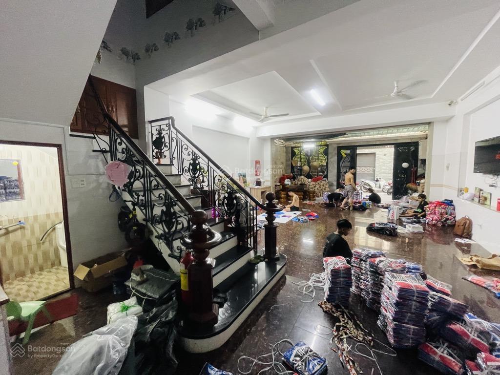 Nhà 120m2  ngang gần 7m khu vip tân sơn nhì  tặng full nội thất cao cấp.