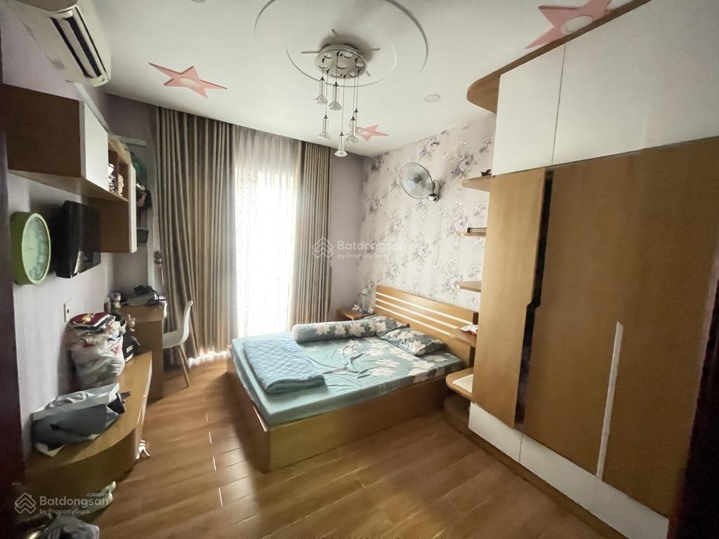 Nhà 120m2  ngang gần 7m khu vip tân sơn nhì  tặng full nội thất cao cấp.