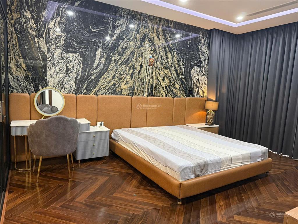 Cho thuê biệt thự đơn lập, sân vườn rộng riviera cove quận 9, căn góc đẹp, nội thất cao cấp