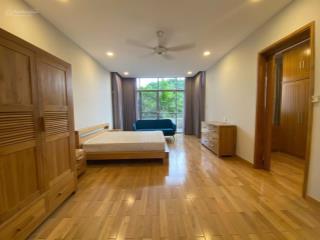 Cho thuê biệt thự đơn lập, sân vườn rộng riviera cove quận 9 đối diện hồ bơi