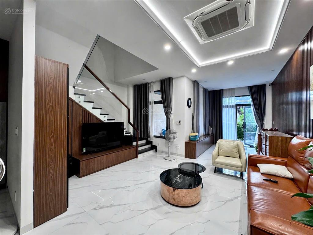 Cho thuê nhà khu verosa khang điền full nội thất cao cấp, 2 lầu 3 phòng ngủ