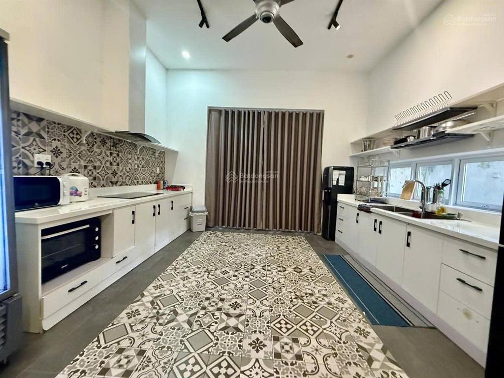 Cho thuê villa compound thảo điền  700m² sân vườn hồ bơi full nội thất