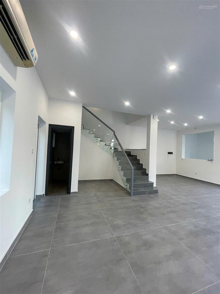 Cho thuê nhà sàn trống suốt làm văn phòng nội bộ đường liên phường 180m2 chỉ 25tr